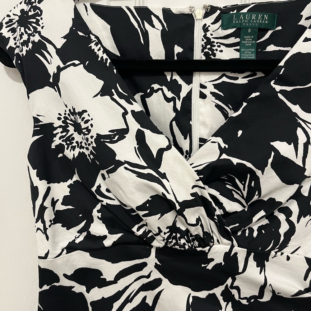 Lauren Ralph Lauren Black and White Floral Print Ruched Sheath Dress Size 8 - Picture 3 of 10